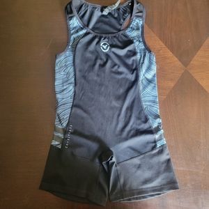 Elevate Singlet Size Large WORN